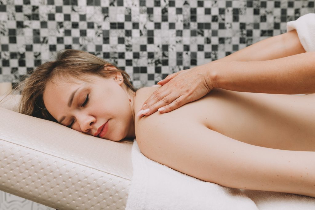 Back Massages Urutan Tradisional Minyak Aroma